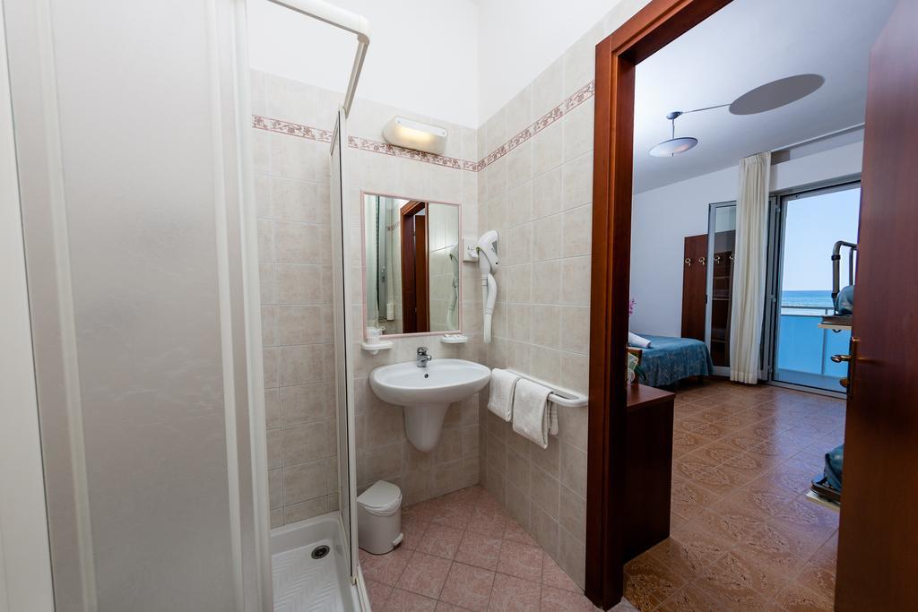 Hotel Sayonara Senigallia Quarto foto